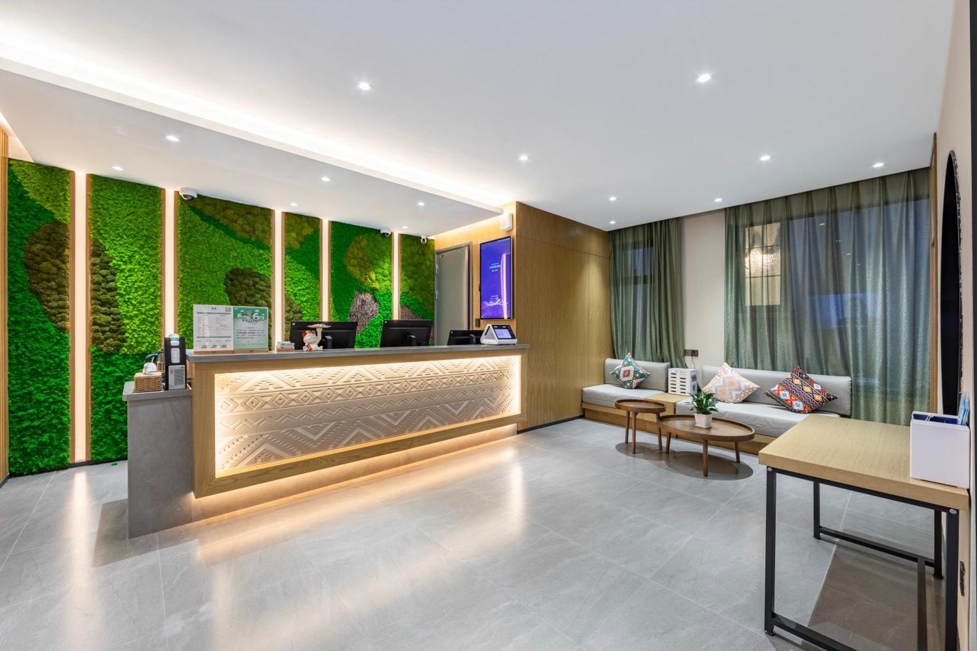Hotel True Go - Jing'an Temple Nanjing West Road 4*