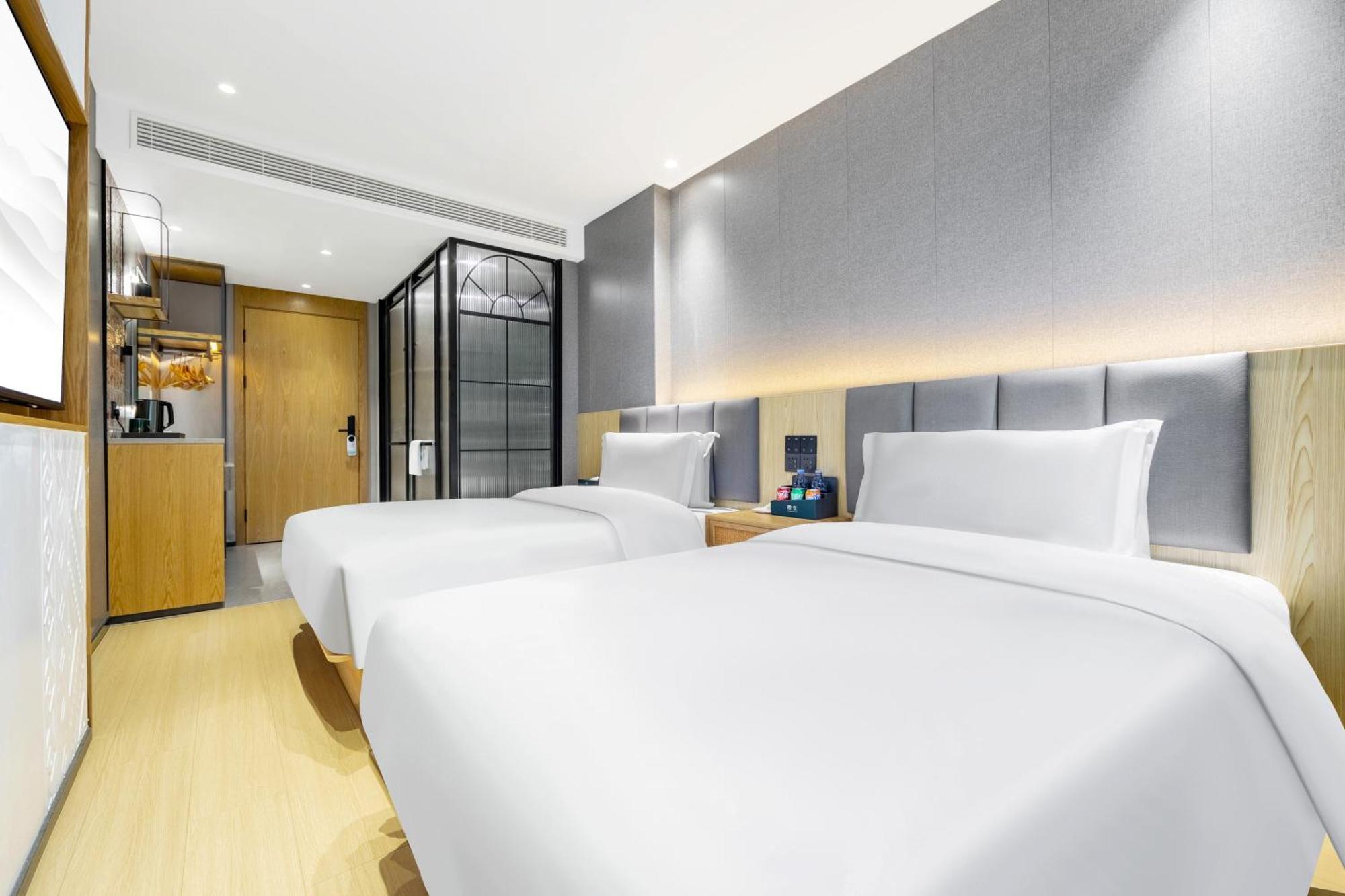 Hotel True Go - Jing'an Temple Nanjing West Road 4*