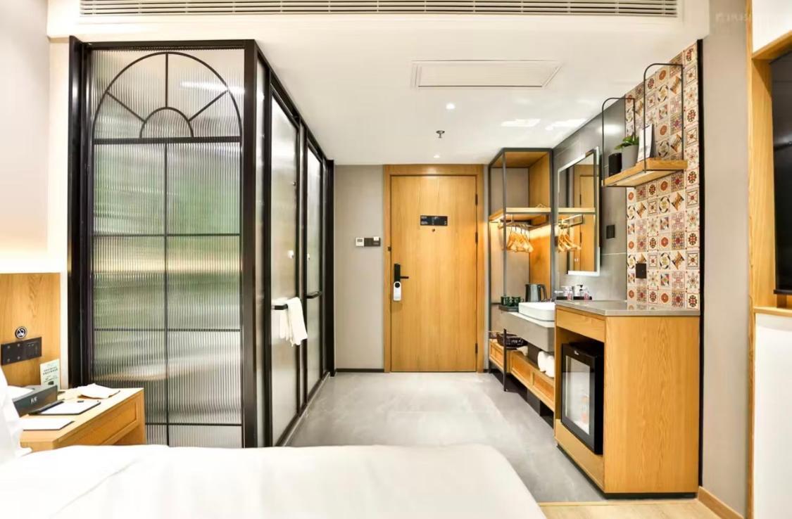 Hotel True Go - Jing'an Temple Nanjing West Road 4*